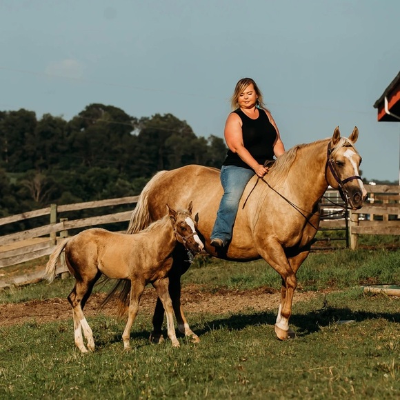 Meet your Posher, Jennifer - Picture 1 of 1